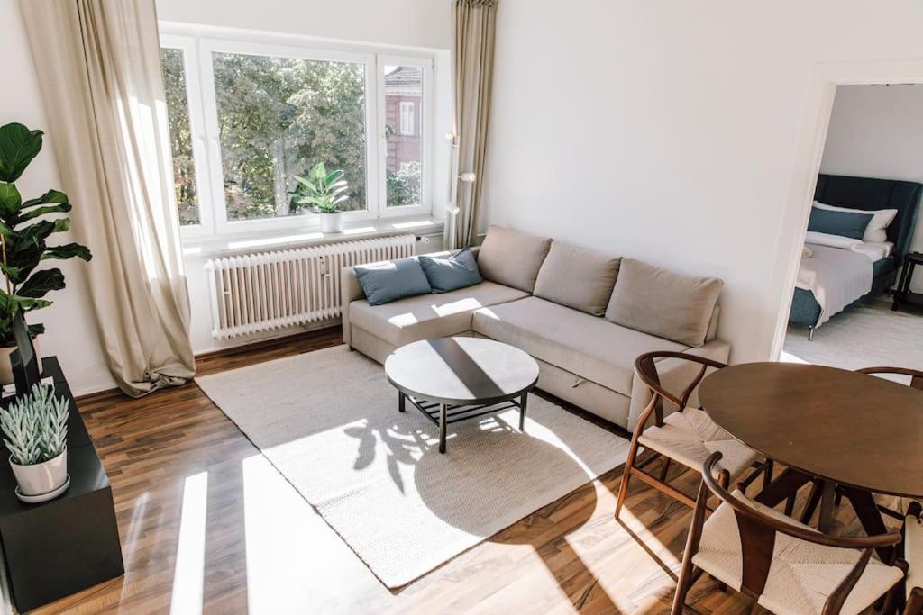 Komplett Neu: 2-Zi Zentral Im Altbau. 24H-Checkin 킬 외부 사진