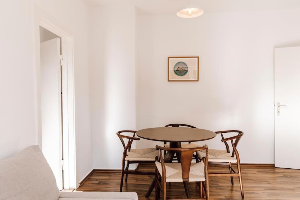 Komplett Neu: 2-Zi Zentral Im Altbau. 24H-Checkin 킬 외부 사진
