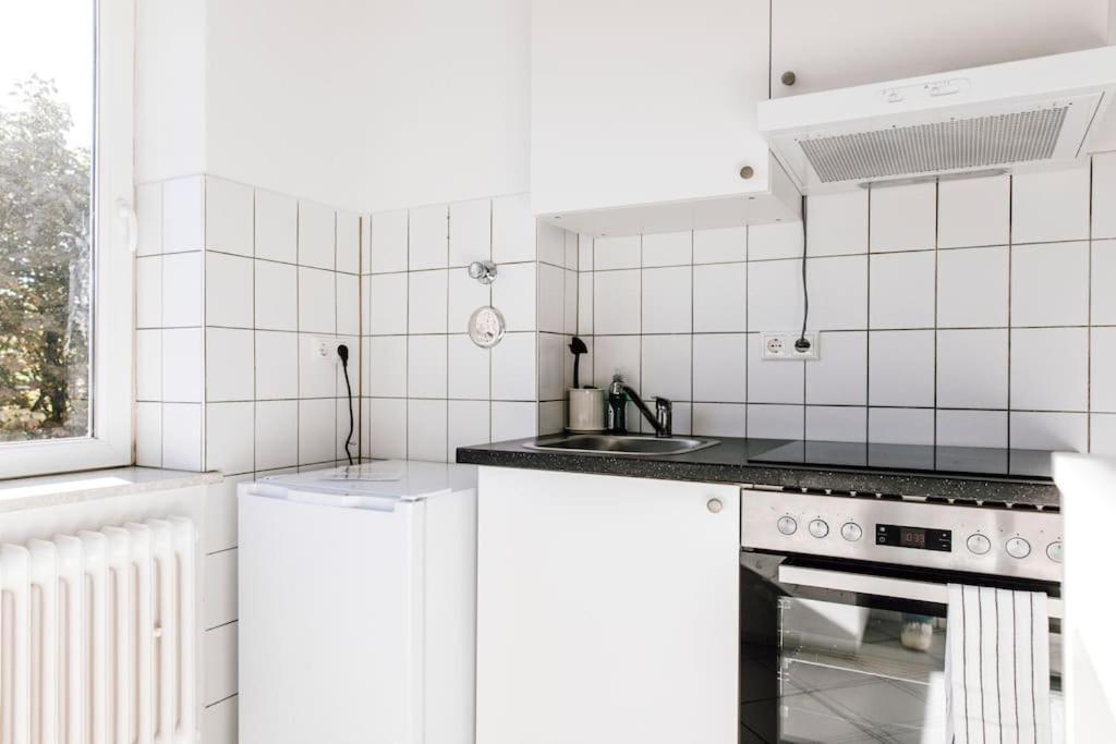 Komplett Neu: 2-Zi Zentral Im Altbau. 24H-Checkin 킬 외부 사진